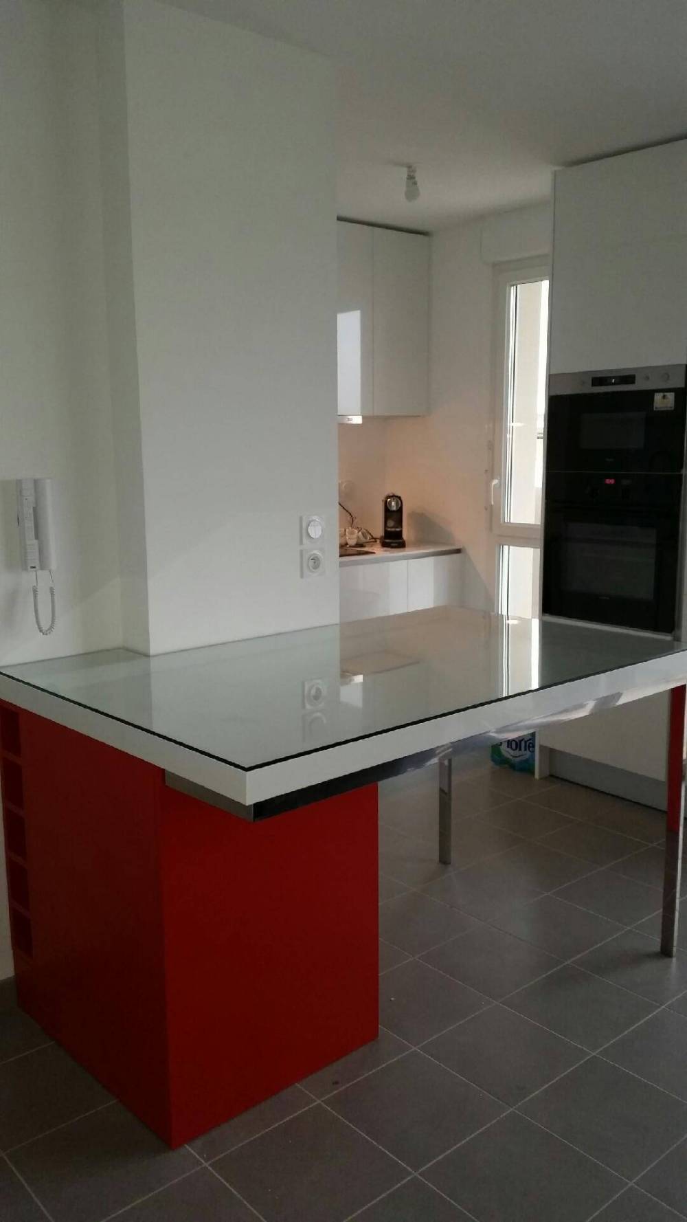 cuisines-et-bains-crédence-verre-laqué-rouge